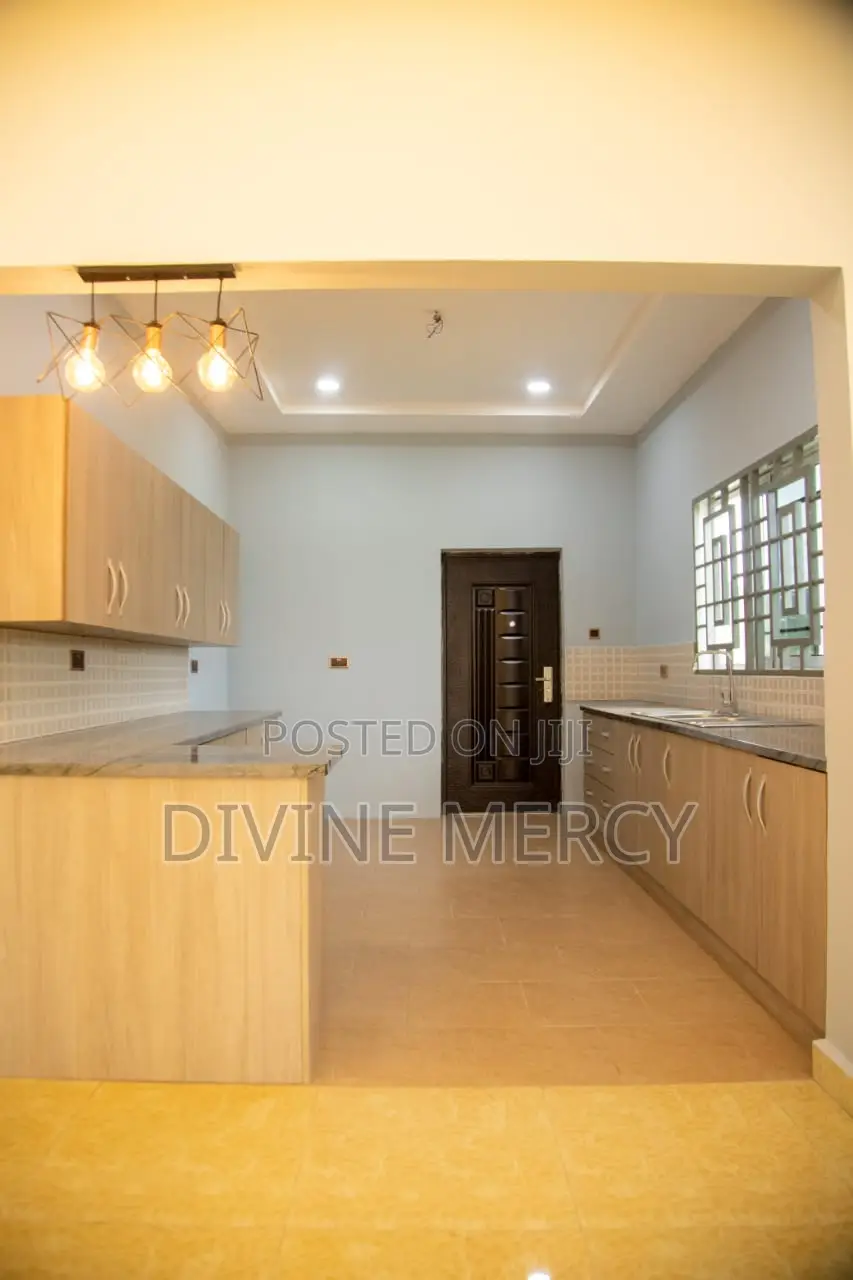 4bdrm Bungalow in Accra, Awutu Senya East Municipal for sale