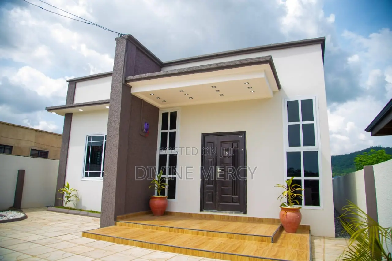 4bdrm Bungalow in Accra, Awutu Senya East Municipal for sale