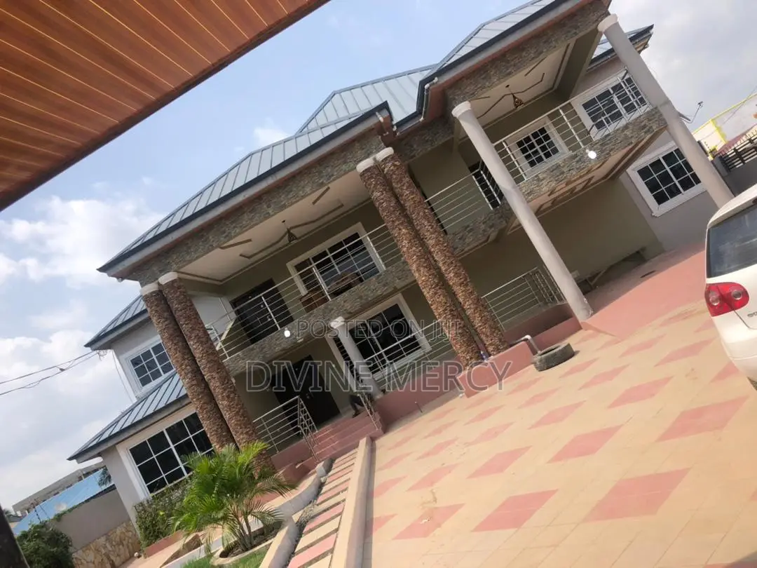 5bdrm Duplex in Amasamman, Awutu Senya East Municipal for sale
