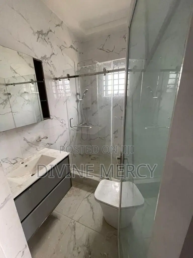 5bdrm Duplex in Amasamman, Awutu Senya East Municipal for sale