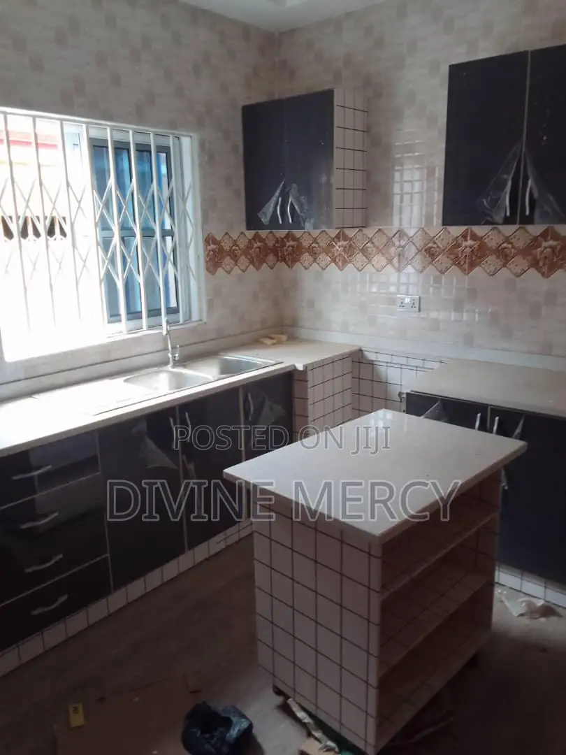 3bdrm Bungalow in Kuntunsi, Awutu Senya East Municipal for sale