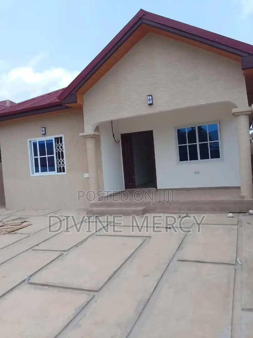 3bdrm Bungalow in Kuntunsi, Awutu Senya East Municipal for sale