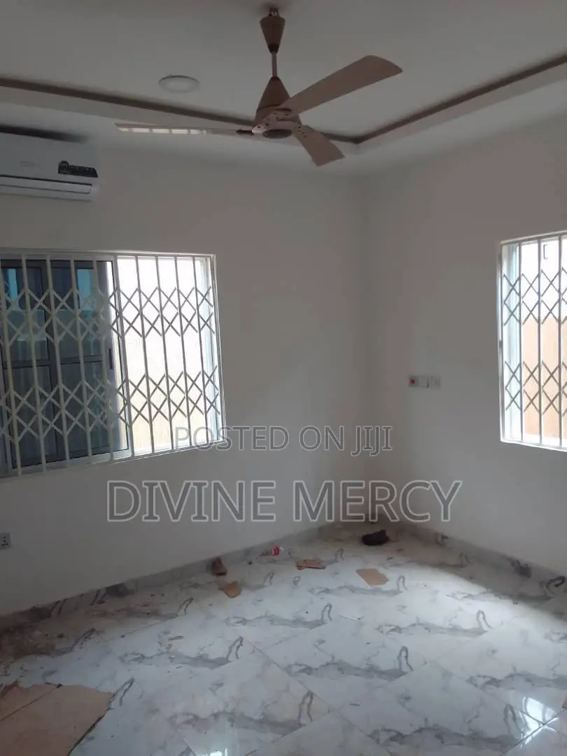 3bdrm Bungalow in Kuntunsi, Awutu Senya East Municipal for sale