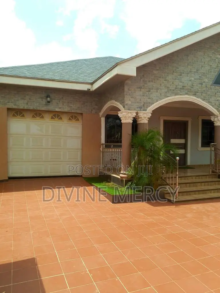 4bdrm Bungalow in Agbogba Junction, Awutu Senya East Municipal