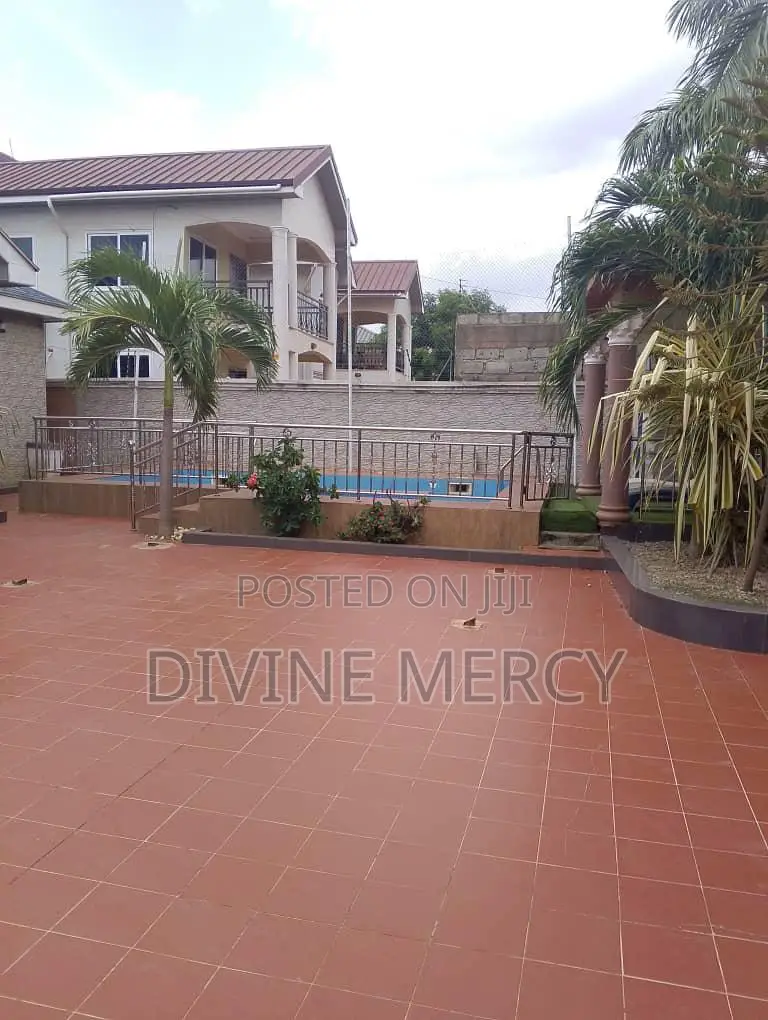 4bdrm Bungalow in Agbogba Junction, Awutu Senya East Municipal