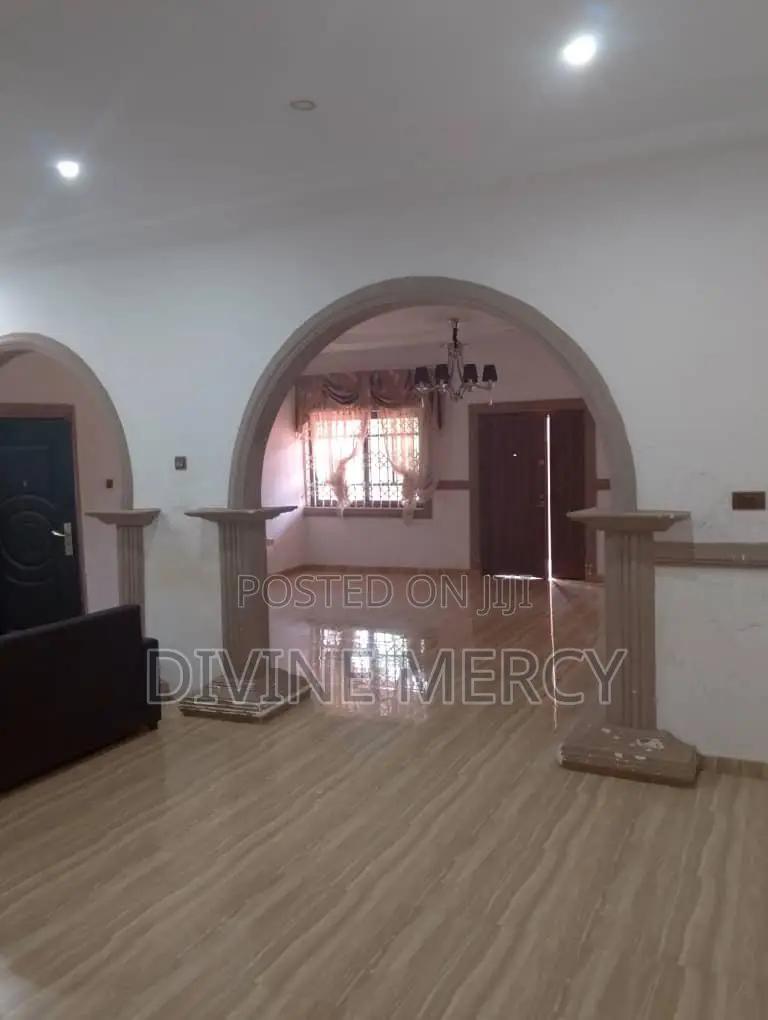 4bdrm Bungalow in Agbogba Junction, Awutu Senya East Municipal