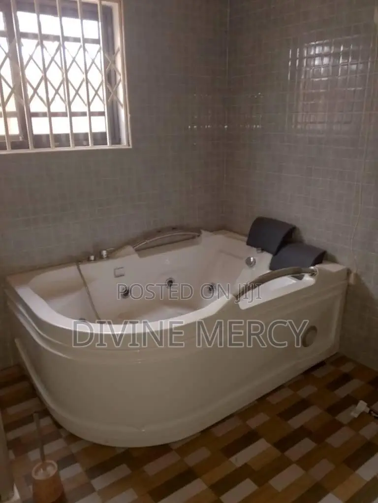 4bdrm Bungalow in Agbogba Junction, Awutu Senya East Municipal
