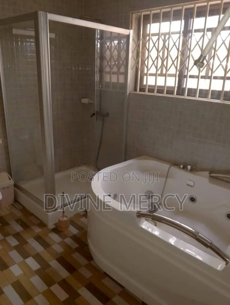 4bdrm Bungalow in Agbogba Junction, Awutu Senya East Municipal