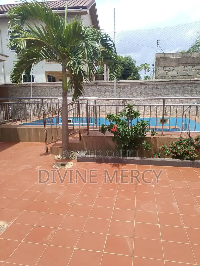 4bdrm Bungalow in Agbogba Junction, Awutu Senya East Municipal