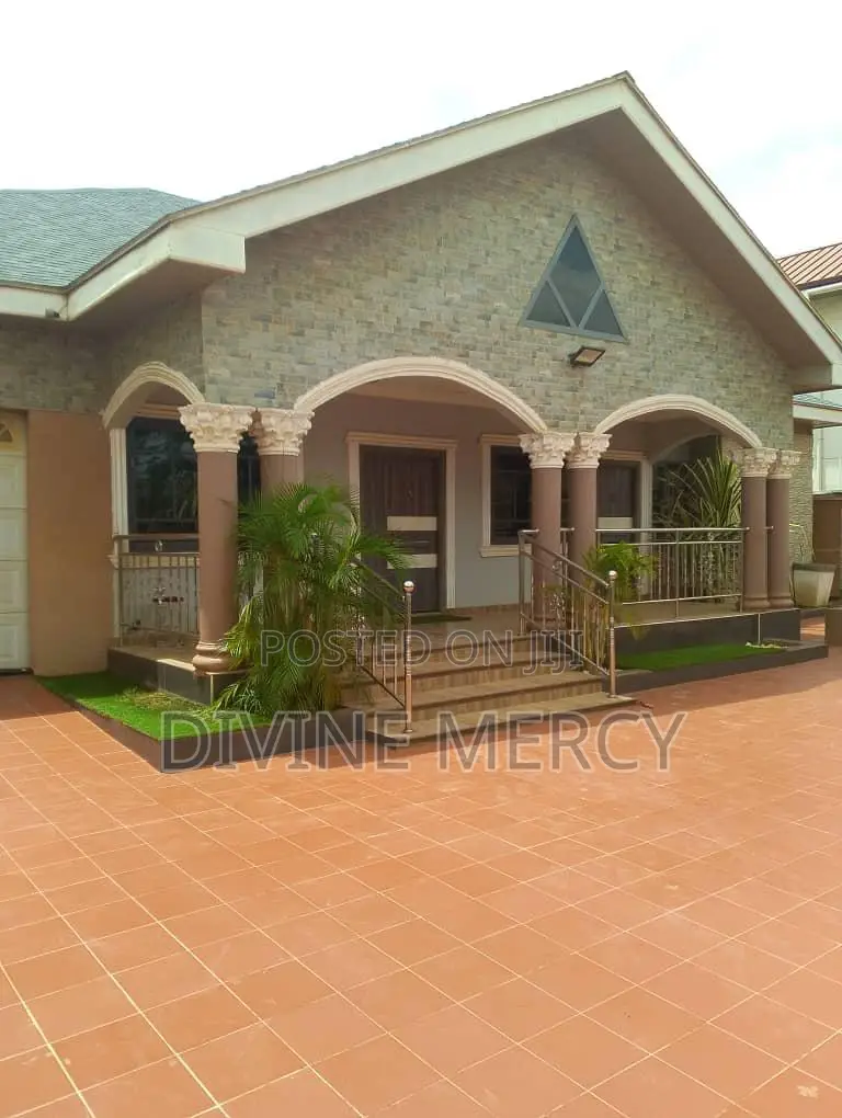 4bdrm Bungalow in Agbogba Junction, Awutu Senya East Municipal