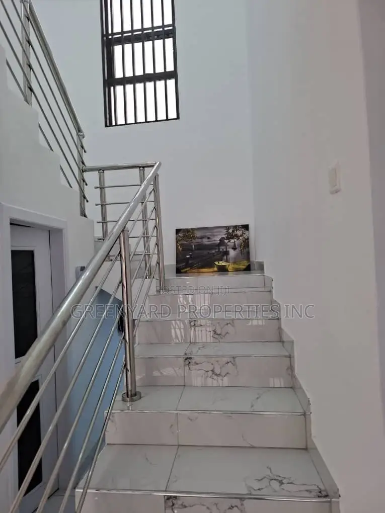3bdrm House in Container, Adenta for sale
