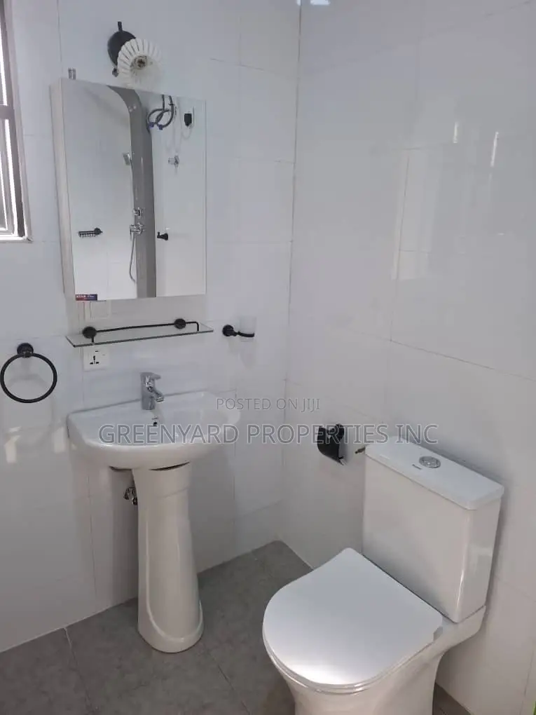 3bdrm House in Container, Adenta for sale