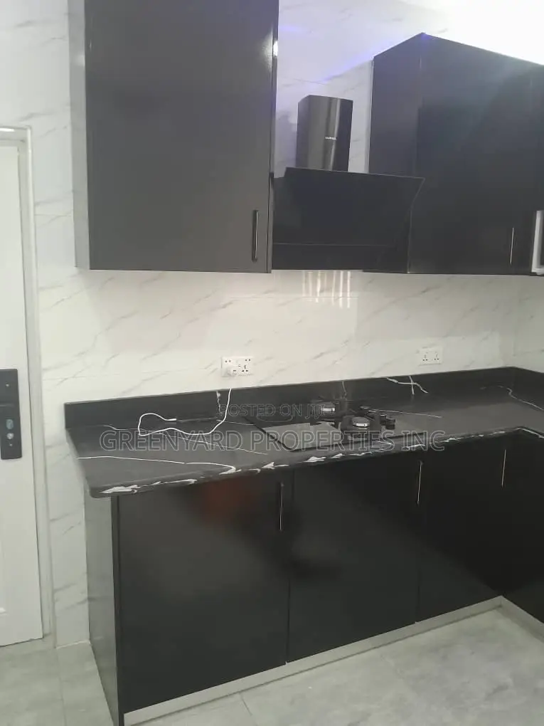 3bdrm House in Container, Adenta for sale