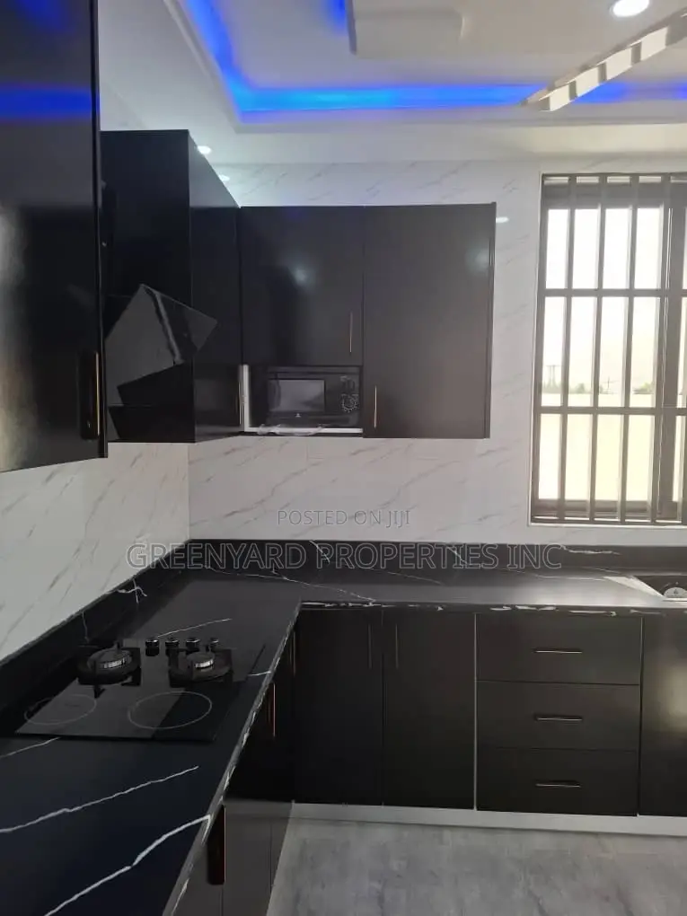 3bdrm House in Container, Adenta for sale