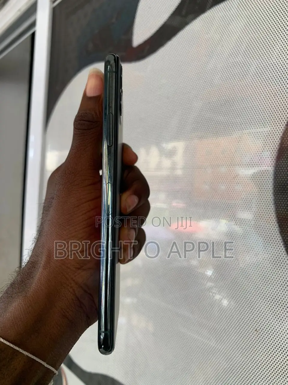 New Apple iPhone 11 Pro Max 64 GB Green