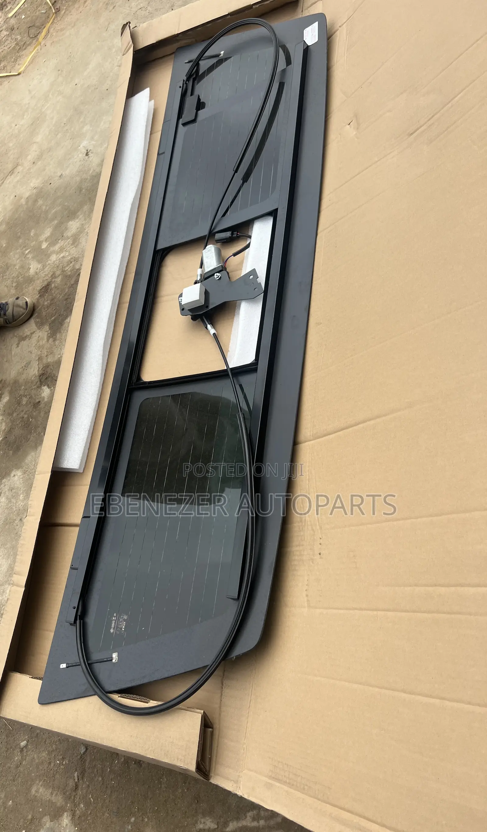 Toyota Tacoma 2018,2019,2020,2021 Electronic Back Glass