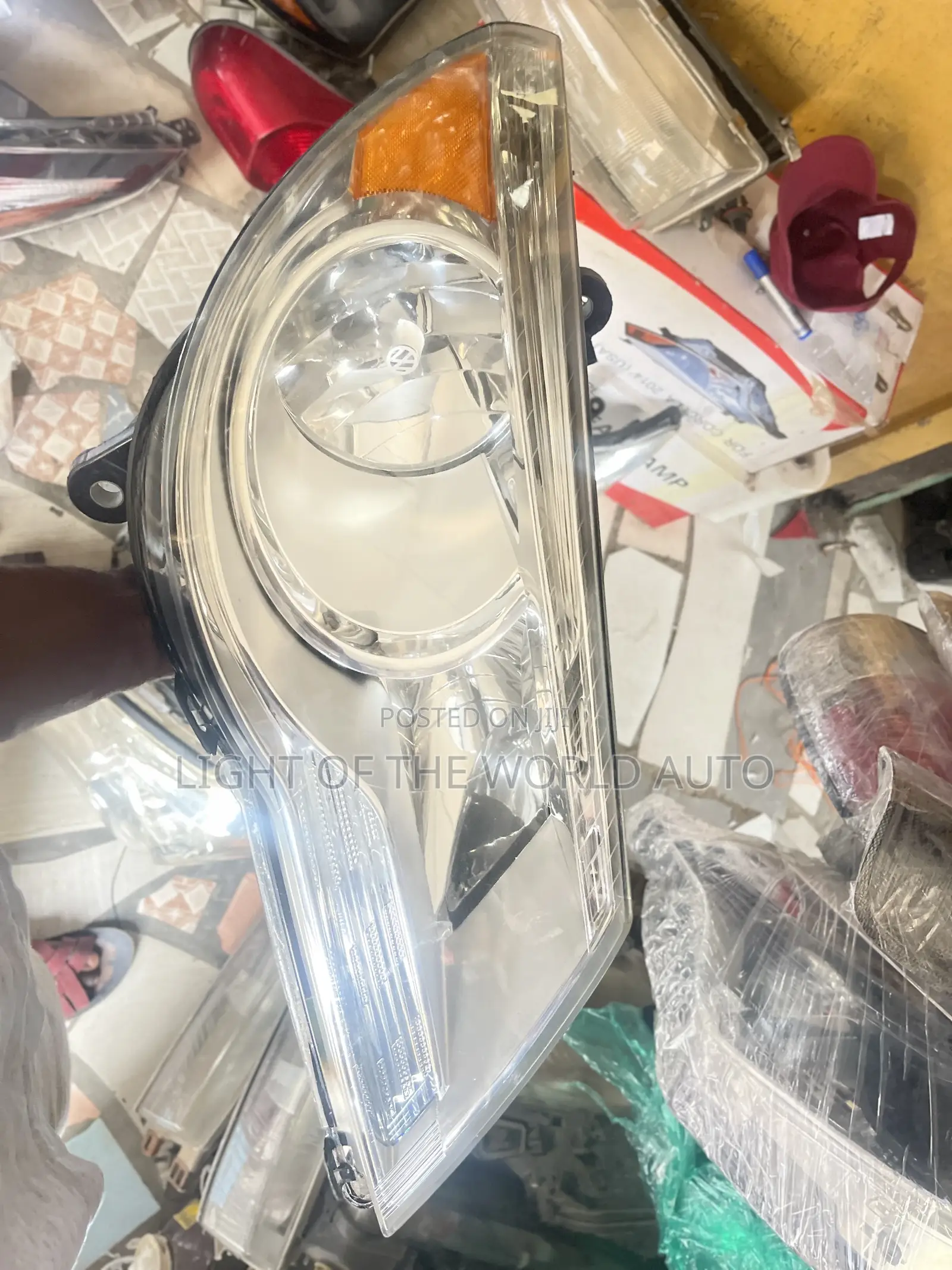 VW ROUTAN Headlight Right Side