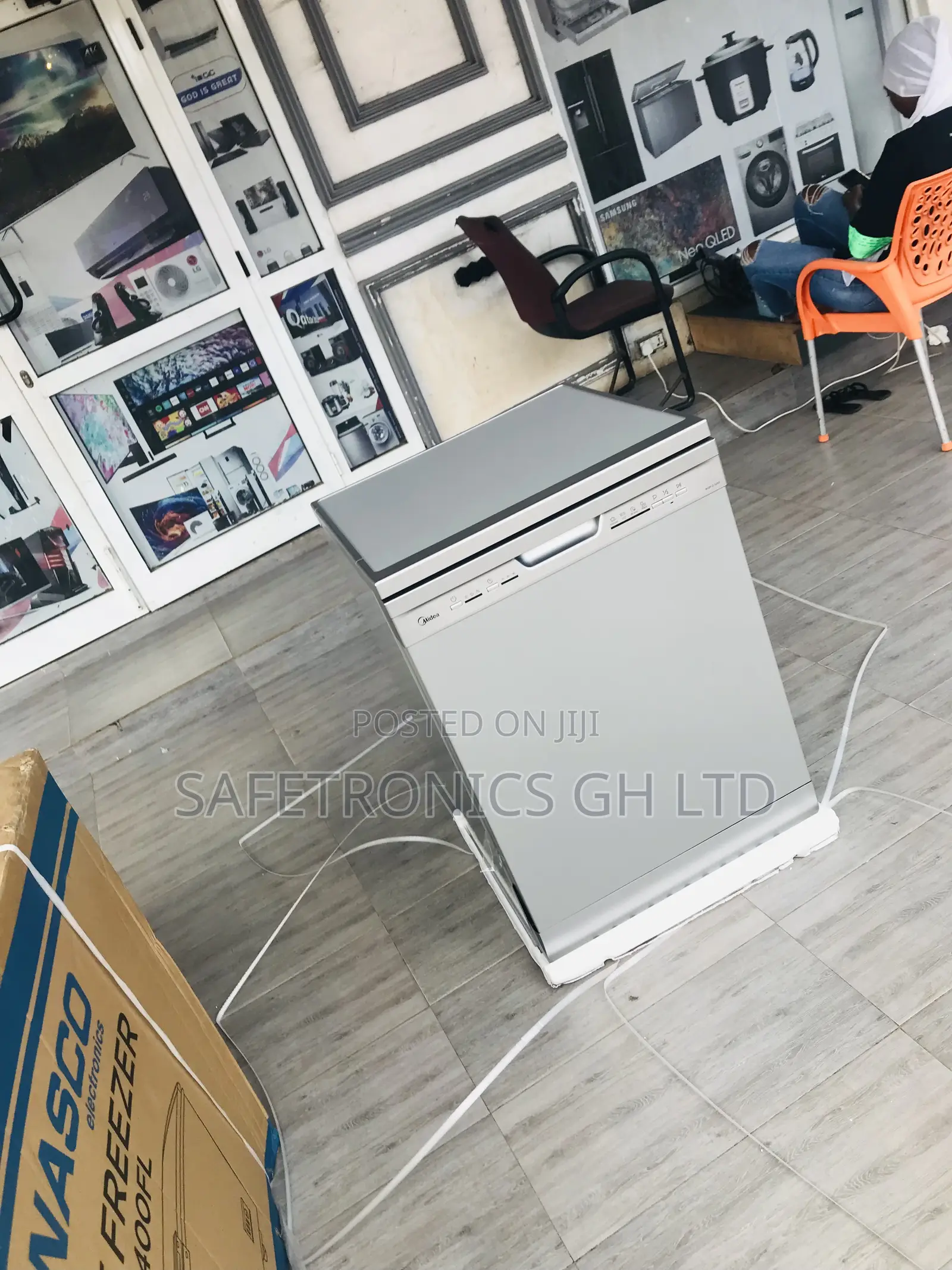 Long Lasting Midea 12 Plate Electric Gray Dishwasher
