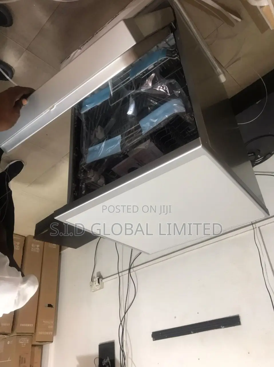 Efficient and Fast Midea 12 Plates Dishwasher Full Board