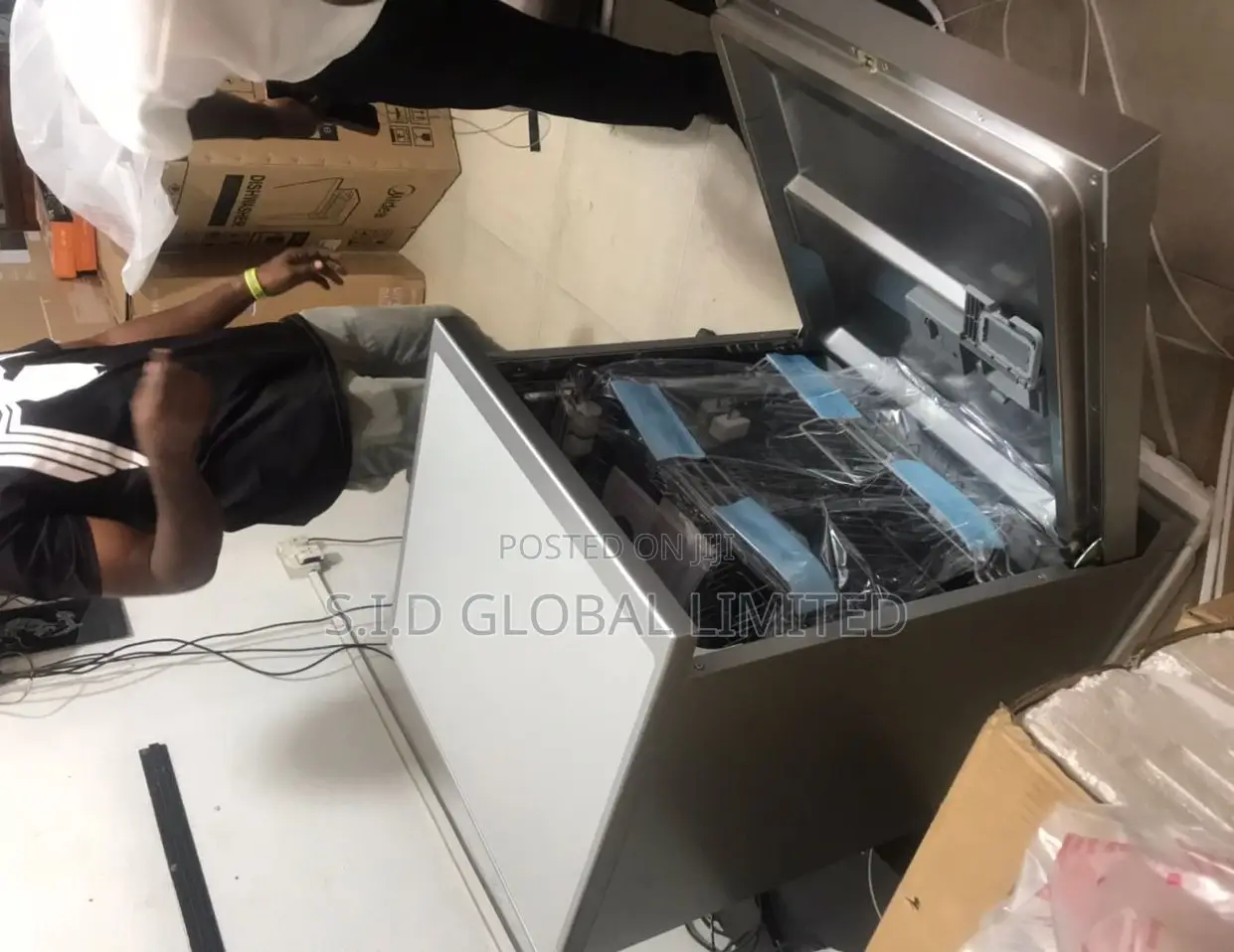 Very Affordable Midea 12 Plates Dishwasher Full Board
