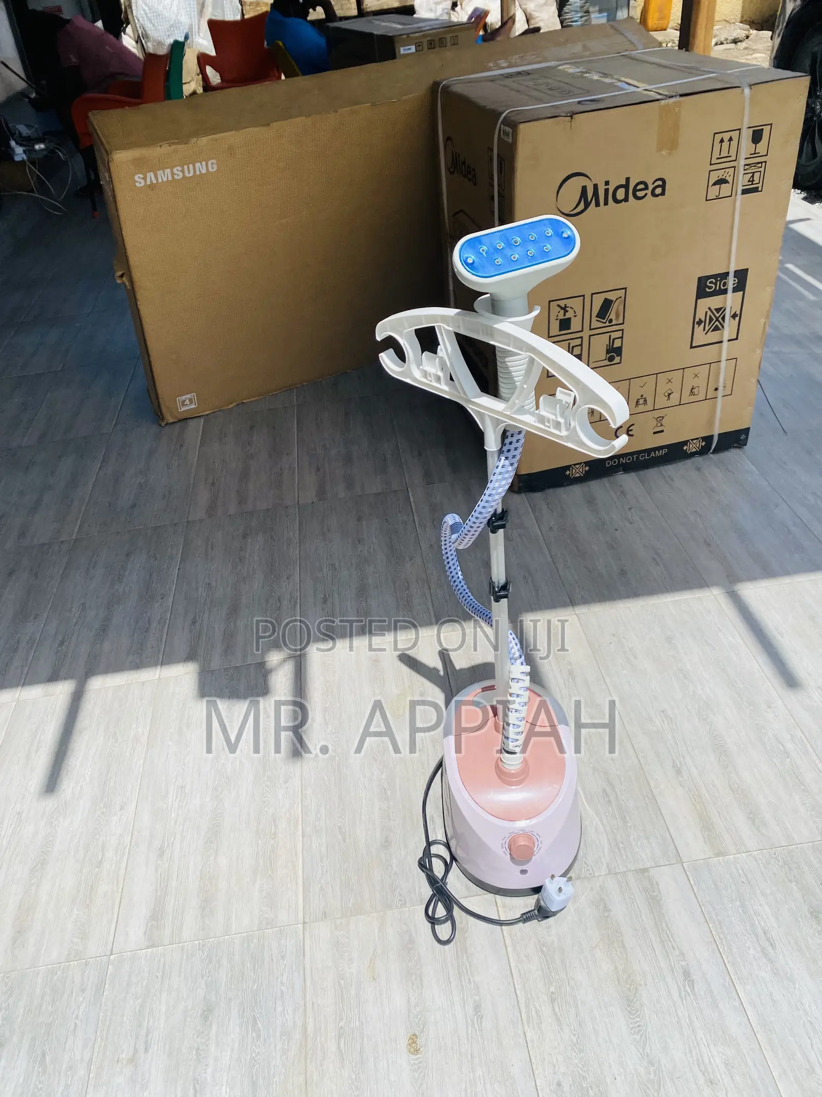 Quality Yet Affordable SC-618 2000W Garment Steamer.