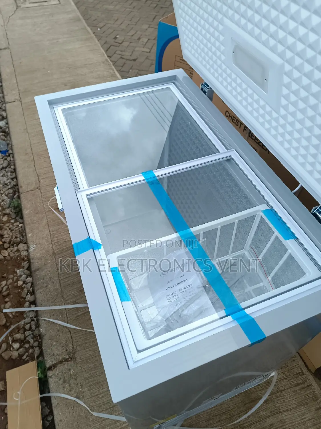Property 200litrs Single Door Chest Freezer