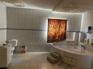 8bdrm House in Skm, Spintex for sale