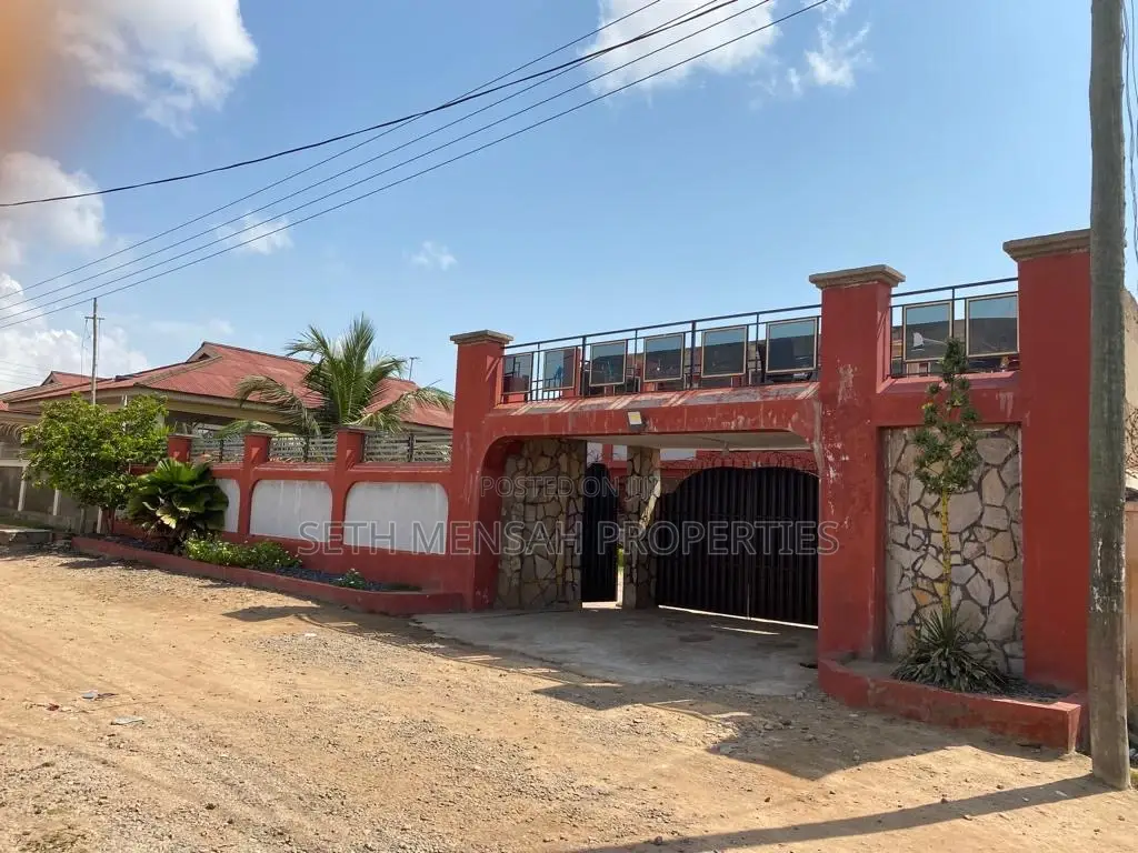 8bdrm House in Skm, Spintex for sale