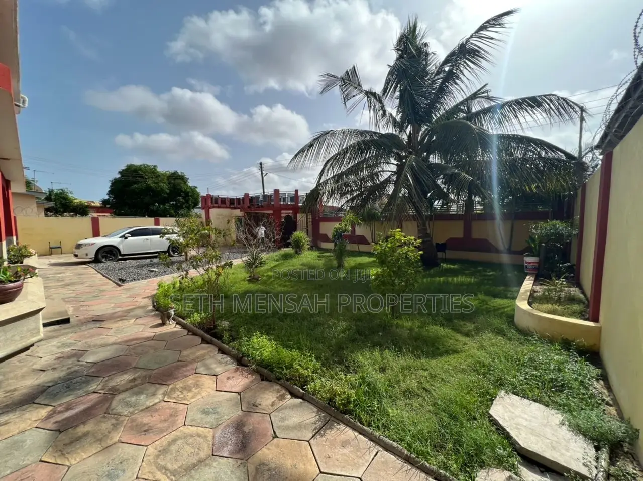 8bdrm House in Skm, Spintex for sale