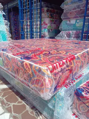 King Size 12" Mattress >High Density