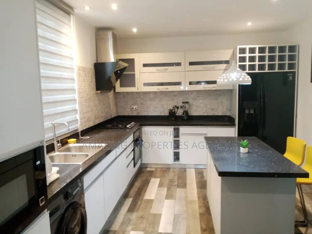 4bdrm House in Adjiriganor for sale