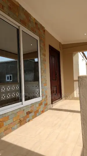3bdrm Apartment in Dorns Properties, New Town for rent