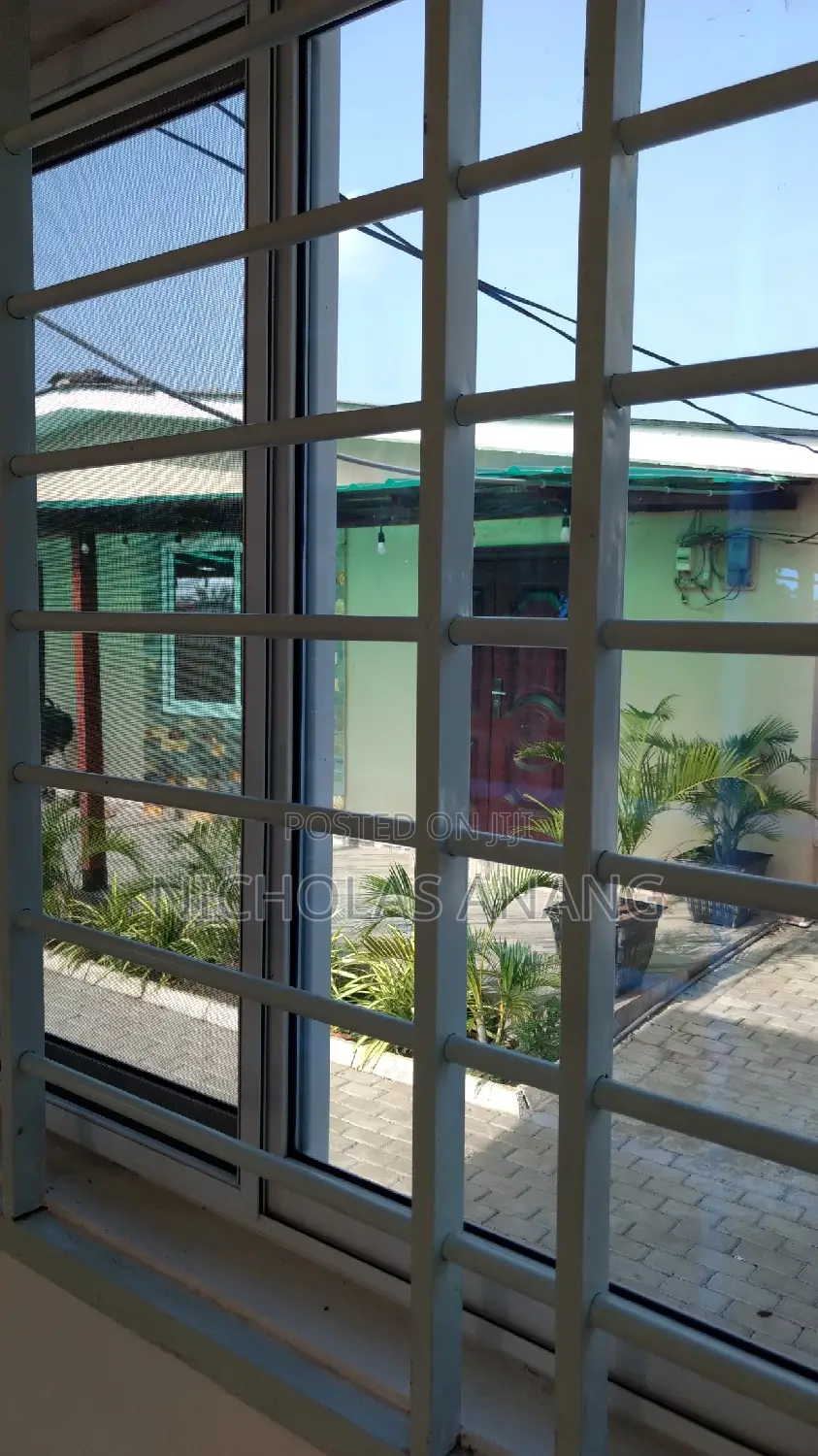 3bdrm Apartment in Dorns Properties, New Town for rent