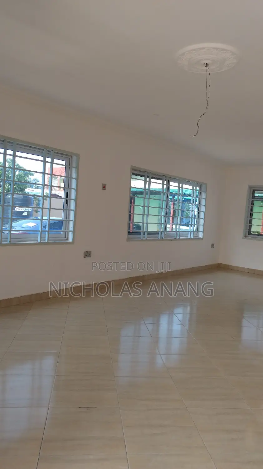 3bdrm Apartment in Dorns Properties, New Town for rent