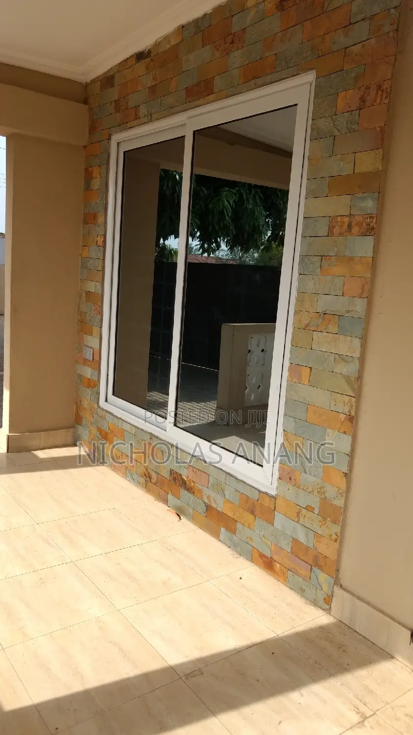 3bdrm Apartment in Dorns Properties, New Town for rent