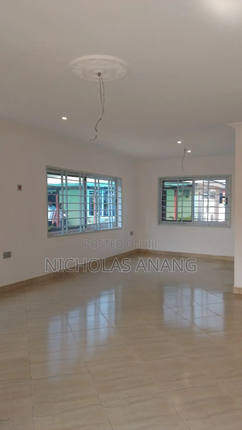 3bdrm Apartment in Dorns Properties, New Town for rent