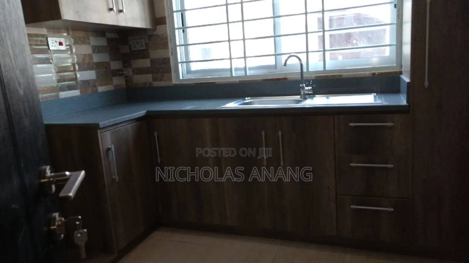 3bdrm Apartment in Dorns Properties, New Town for rent