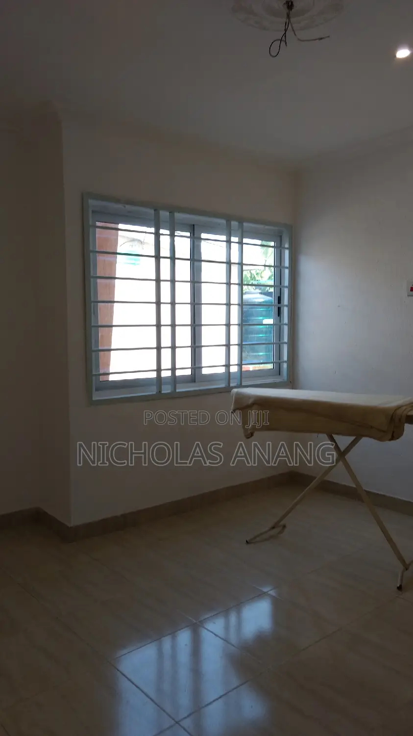 3bdrm Apartment in Dorns Properties, New Town for rent