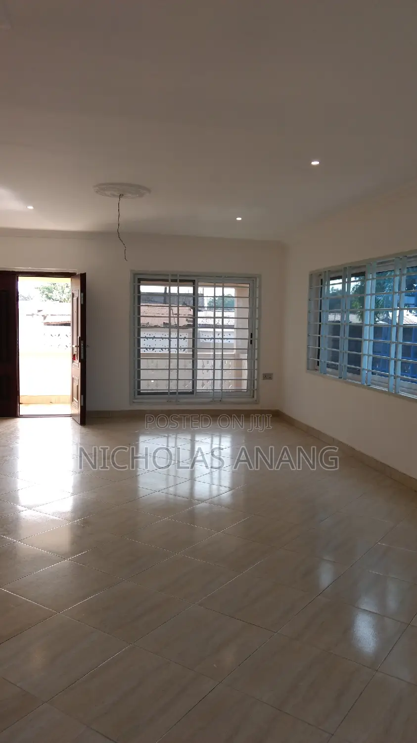 3bdrm Apartment in Dorns Properties, New Town for rent