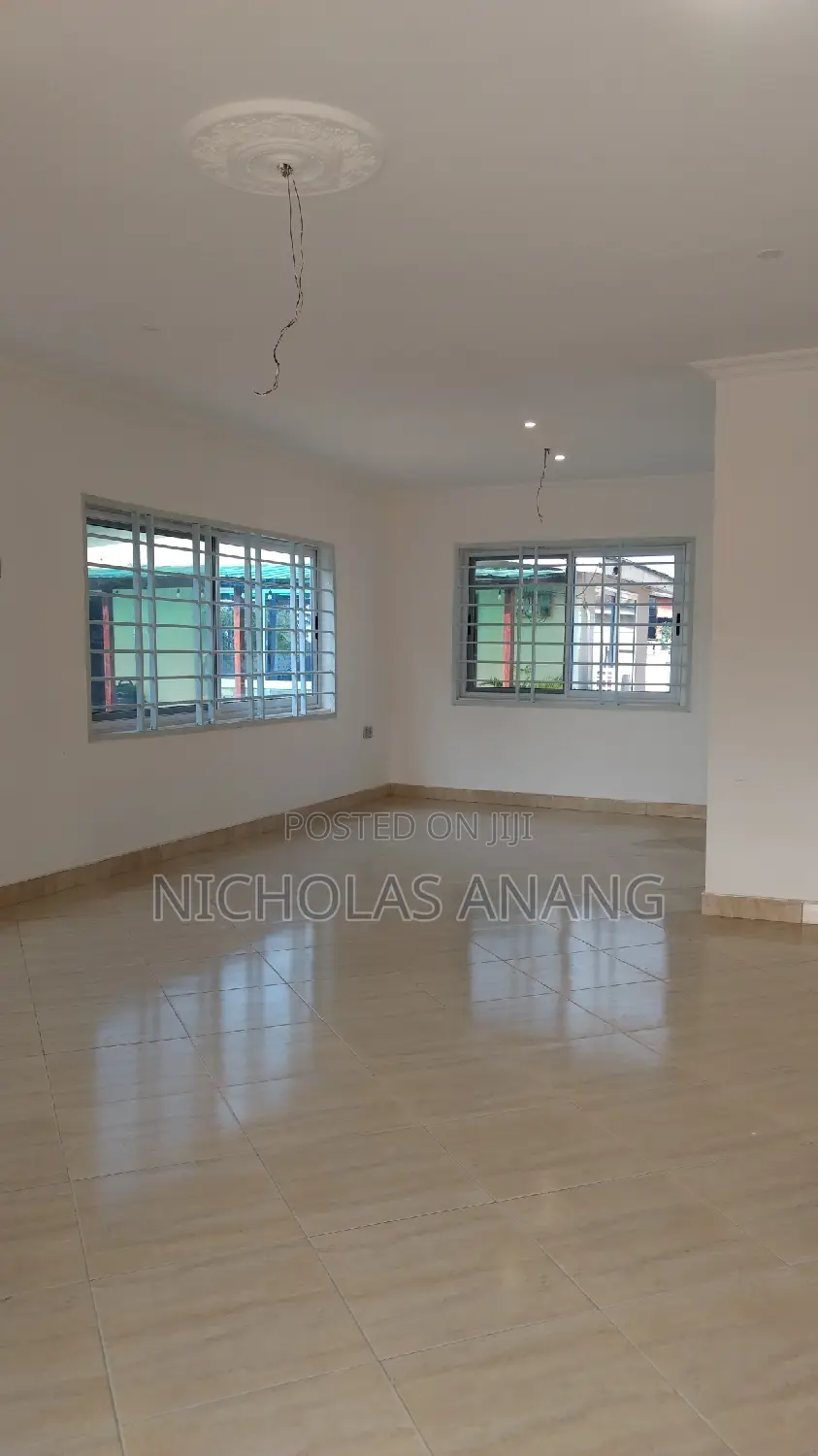 3bdrm Apartment in Dorns Properties, New Town for rent