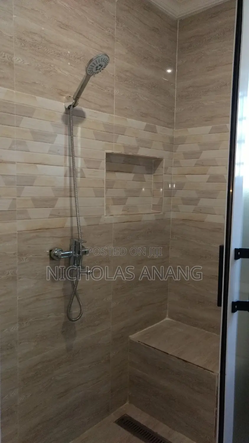 3bdrm Apartment in Dorns Properties, New Town for rent
