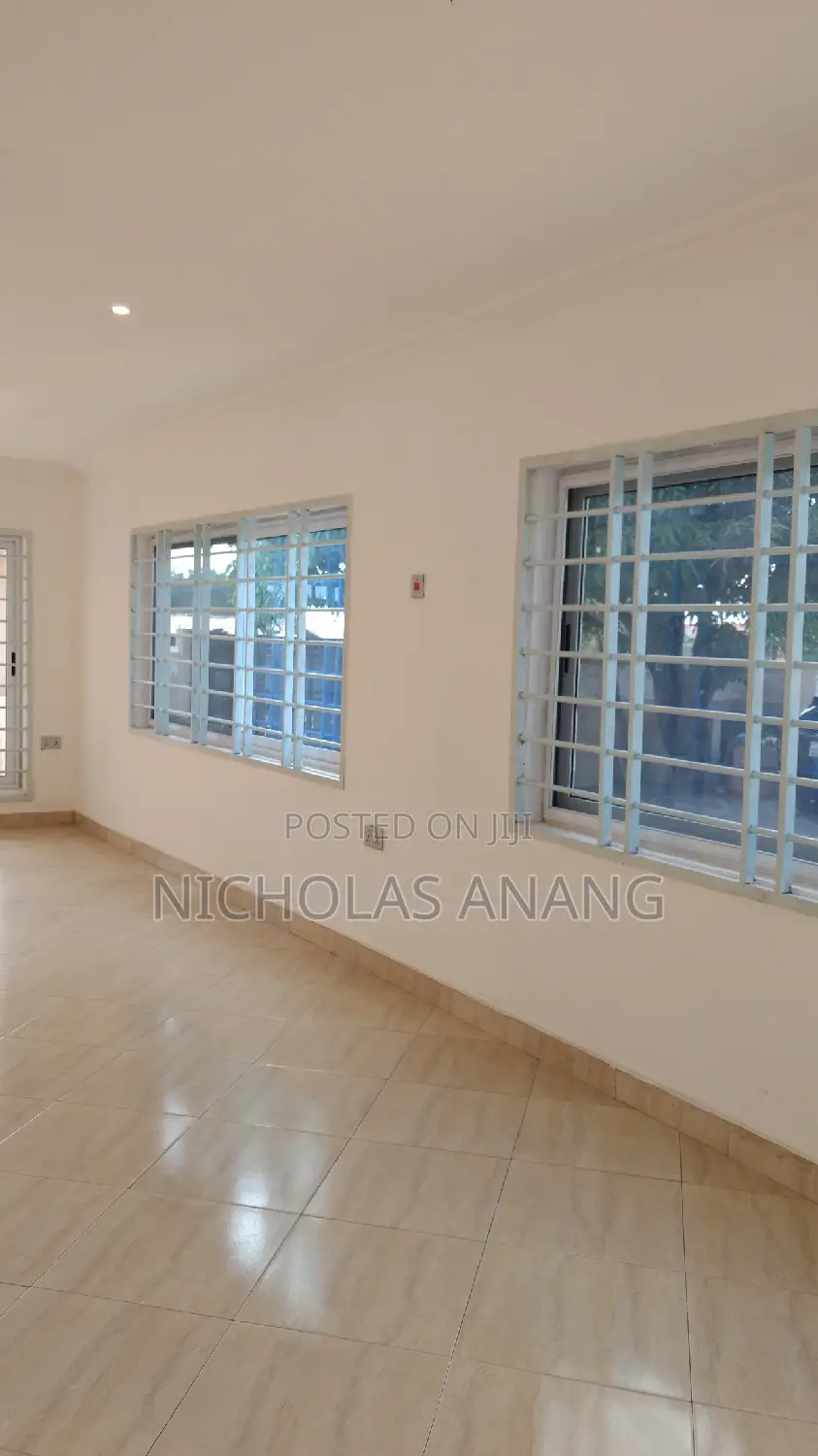 3bdrm Apartment in Dorns Properties, New Town for rent