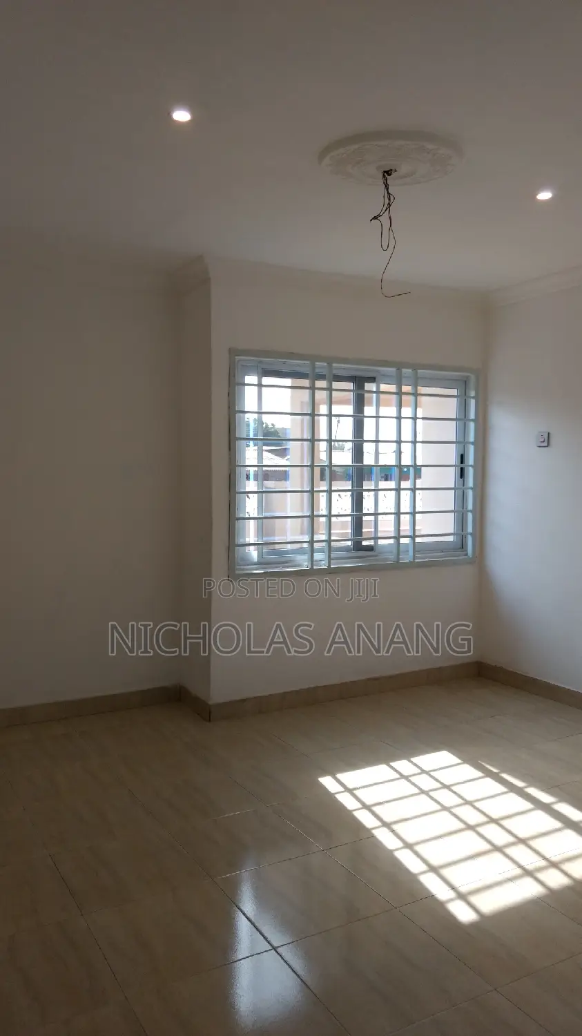 3bdrm Apartment in Dorns Properties, New Town for rent