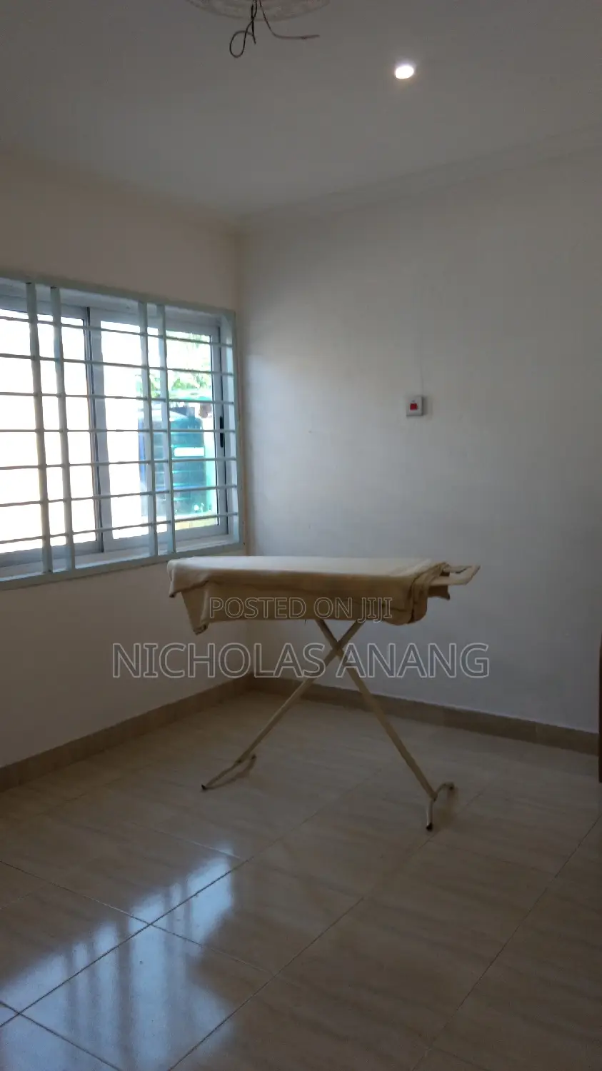 3bdrm Apartment in Dorns Properties, New Town for rent