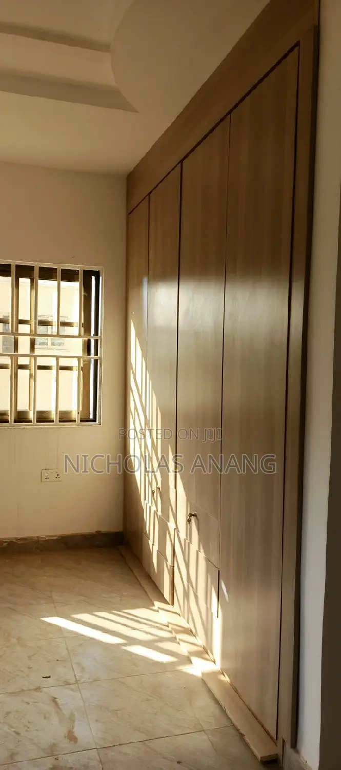 3bdrm Apartment in Dorns Properties, New Town for rent