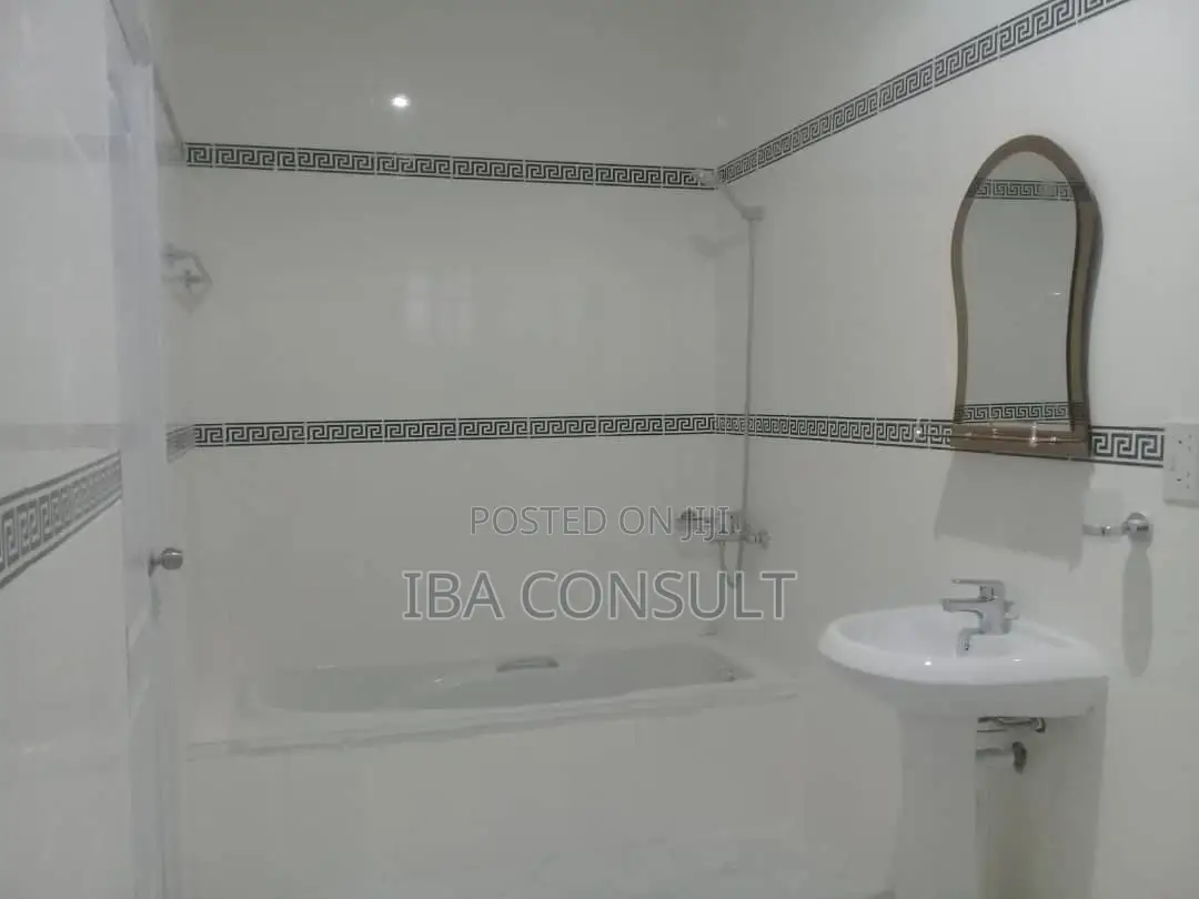 4bdrm House in Adenta for sale