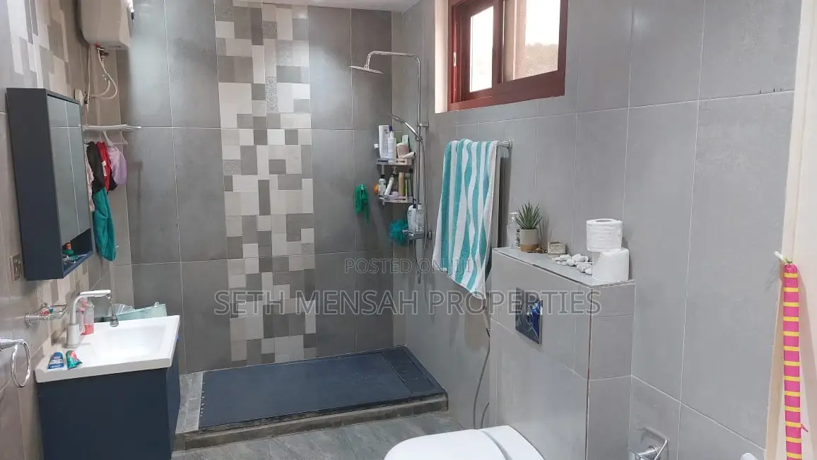 Furnished 6bdrm Apartment in Kaneshie for sale