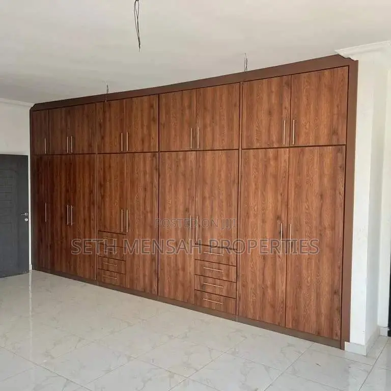 4bdrm Apartment in Adenta Maame Dokunu for sale