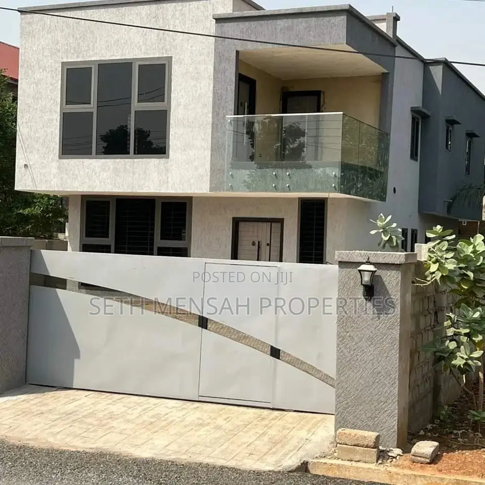 4bdrm Apartment in Adenta Maame Dokunu for sale