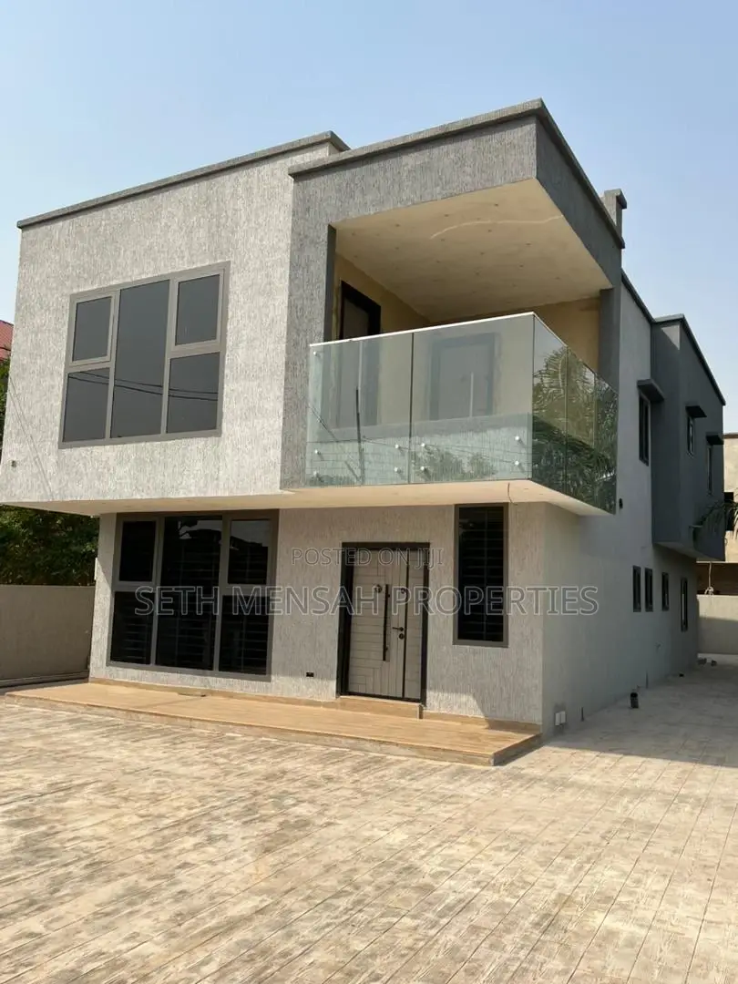4bdrm Apartment in Adenta Maame Dokunu for sale